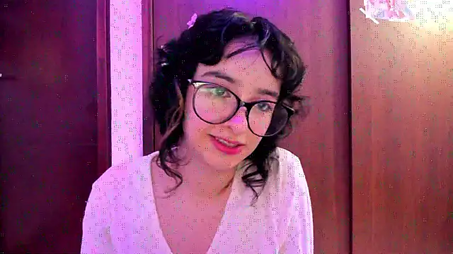 Snapshot of _Lunnaa_ chatting on 09-26-25, 10:36 Lunnaa online show from 09-26-25, 10:36