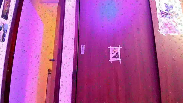 Snapshot of _Lunnaa_ chatting on 10-18-25, 11:05 Lunnaa online show from 10-18-25, 11:05