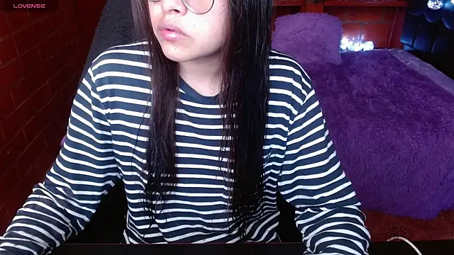 Snapshot of MidoriQuiinn chatting on 06-18-26, 04:00 MidoriQuiinn online show from 06-18-26, 04:00