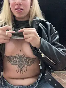 Snapshot of MariaMeir chatting on 12-15-25, 11:42 MariaMeir online show from 12-15-25, 11:42