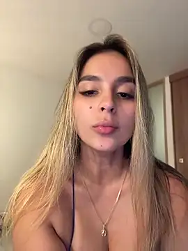 Snapshot of oriana_zoeee chatting on 07-14-26, 11:32 oriana zoeee online show from 07-14-26, 11:32