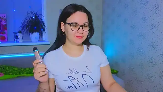 EsterLogan online show from 11-28-25, 08:39