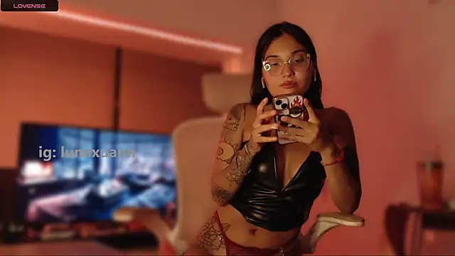 LunaXuan online show from 01-15-25, 05:40