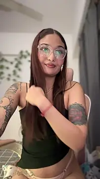 LunaXuan online show from 10-11-25, 04:33