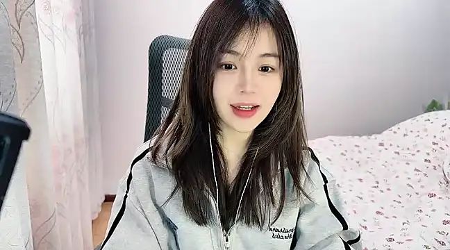 Snapshot of Butterfly--- chatting on 12-08-24, 05:39 Butterfly--- online show from 12-08-24, 05:39