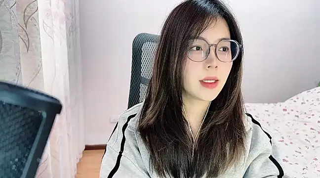 Snapshot of Butterfly--- chatting on 12-08-24, 08:41 Butterfly--- online show from 12-08-24, 08:41