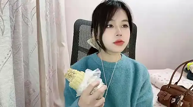 Snapshot of Butterfly--- chatting on 12-14-24, 11:39 Butterfly--- online show from 12-14-24, 11:39