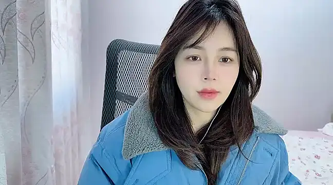 Snapshot of Butterfly--- chatting on 12-15-24, 05:45 Butterfly--- online show from 12-15-24, 05:45