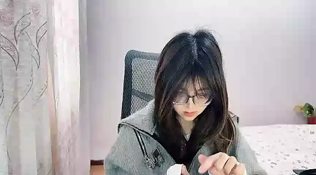 Snapshot of Butterfly--- chatting on 12-22-24, 05:12 Butterfly--- online show from 12-22-24, 05:12