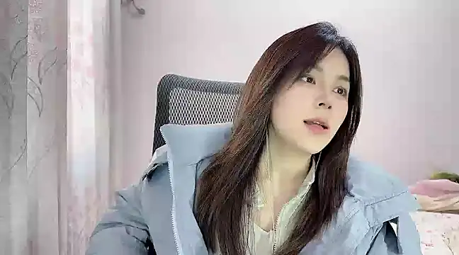 Snapshot of Butterfly--- chatting on 12-29-24, 06:56 Butterfly--- online show from 12-29-24, 06:56