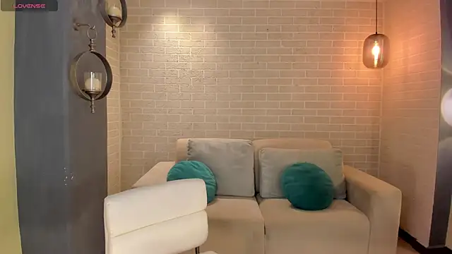 Snapshot of NiaHolland chatting on 10-25-25, 08:25 NiaHolland online show from 10-25-25, 08:25