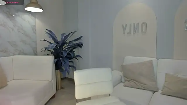 NiaHolland online show from 02-15-26, 10:50