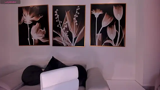 NiaHolland online show from 02-25-26, 06:06