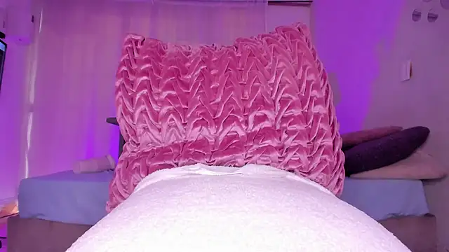 Snapshot of hot_booty_ chatting on 03-01-25, 03:16 hot booty online show from 03-01-25, 03:16