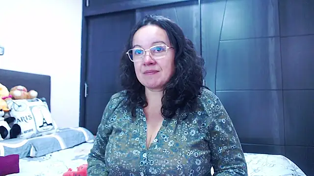 Sonialorens  online show from 09-09-25, 04:17