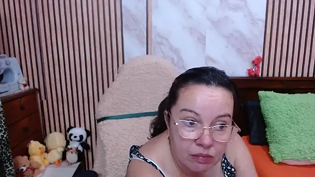 Sonialorens  online show from 10-13-25, 11:16