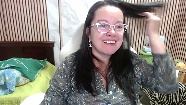 Sonialorens  online show from 06-18-26, 09:41