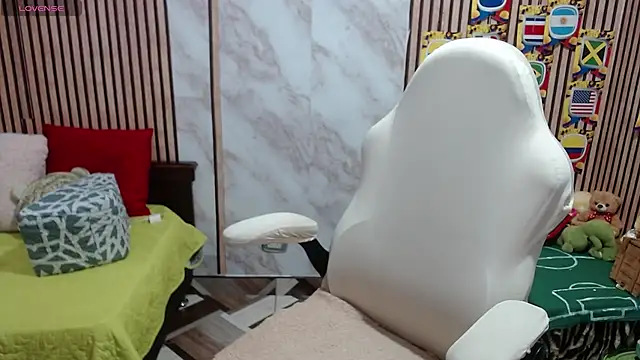 Sonialorens  online show from 07-18-26, 04:11