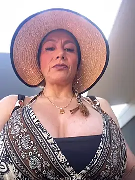 angelitasexy81 online show from 04-28-26, 01:38