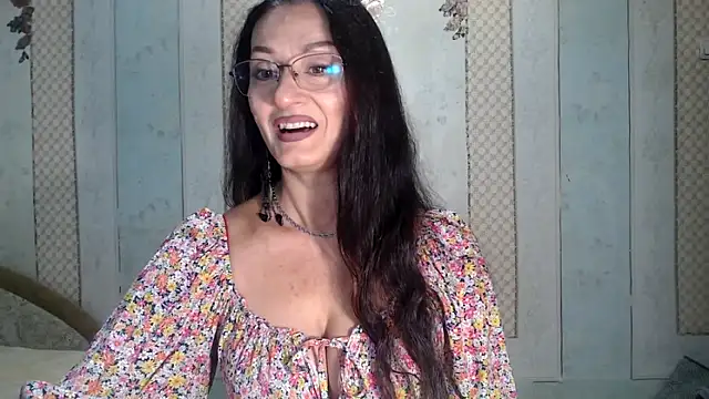 Snapshot of Antralyn chatting on 09-27-25, 09:36 Antralyn online show from 09-27-25, 09:36