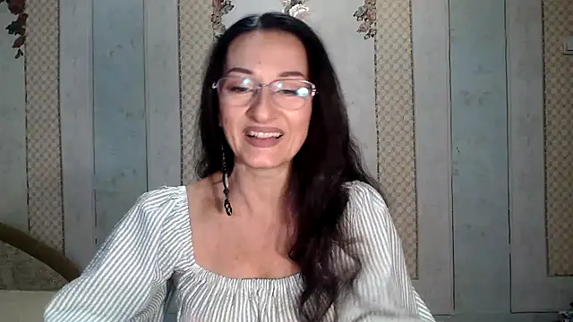 Snapshot of Antralyn chatting on 10-21-25, 09:21 Antralyn online show from 10-21-25, 09:21