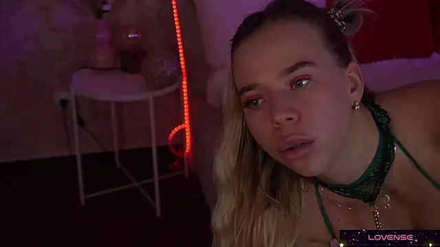 Snapshot of Sexy_Ira chatting on 02-04-25, 12:11 Sexy Ira online show from 02-04-25, 12:11