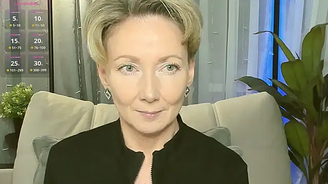 Snapshot of AkexandraFix chatting on 11-28-25, 01:03 AkexandraFix online show from 11-28-25, 01:03