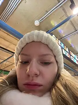 MaryHiggins online show from 11-24-25, 01:55