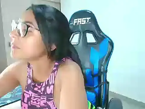 Snapshot of sophiax-x chatting on 01-17-25, 12:31 sophiax-x online show from 01-17-25, 12:31