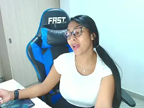 Snapshot of sophiax-x chatting on 01-29-25, 12:01 sophiax-x online show from 01-29-25, 12:01