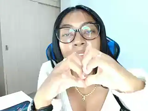 Snapshot of sophiax-x chatting on 03-22-25, 06:14 sophiax-x online show from 03-22-25, 06:14