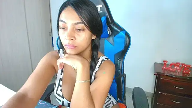 Snapshot of sophiax-x chatting on 09-24-25, 10:51 sophiax-x online show from 09-24-25, 10:51
