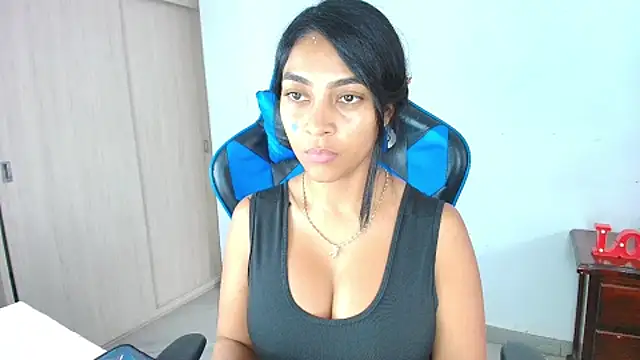Snapshot of sophiax-x chatting on 09-29-25, 04:23 sophiax-x online show from 09-29-25, 04:23