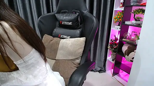 Snapshot of Yuki-yio chatting on 02-20-25, 04:28 Yuki-yio online show from 02-20-25, 04:28