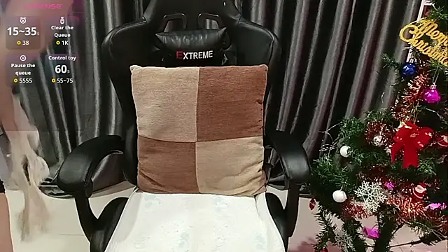 Snapshot of Yuki-yio chatting on 12-16-25, 01:32 Yuki-yio online show from 12-16-25, 01:32