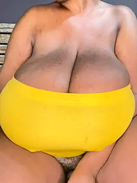 Snapshot of MissFancyXXL chatting on 11-18-25, 08:35 MissFancyXXL online show from 11-18-25, 08:35