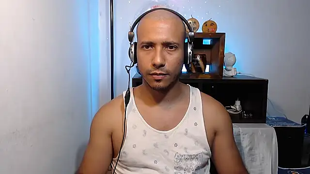 Snapshot of thommerxxx chatting on 06-14-26, 12:19 thommerxxx online show from 06-14-26, 12:19