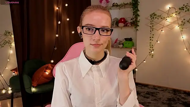 berrry girl online show from 06-17-26, 06:27