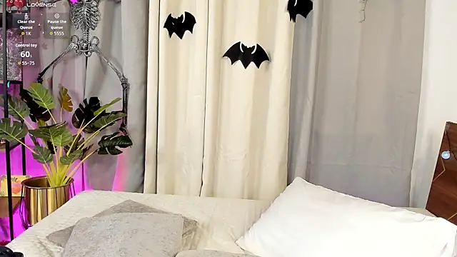 Amy art online show from 10-08-25, 08:50