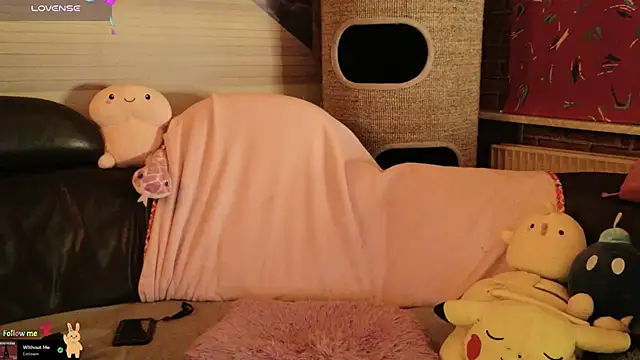 Snapshot of GamerGirl_Eve chatting on 12-05-25, 06:15 GamerGirl Eve online show from 12-05-25, 06:15