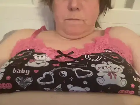 Snapshot of ParisNova chatting on 12-24-24, 08:38 ParisNova online show from 12-24-24, 08:38