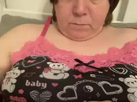 Snapshot of ParisNova chatting on 12-26-24, 11:35 ParisNova online show from 12-26-24, 11:35