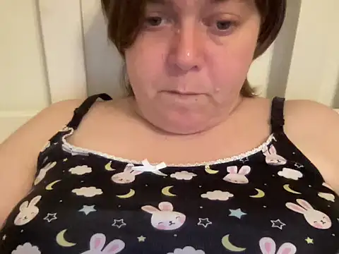 Snapshot of ParisNova chatting on 12-31-24, 11:49 ParisNova online show from 12-31-24, 11:49