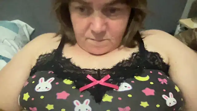 Snapshot of ParisNova chatting on 10-06-25, 10:40 ParisNova online show from 10-06-25, 10:40