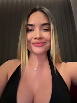 Snapshot of AnaCarrera chatting on 11-17-25, 07:41 AnaCarrera online show from 11-17-25, 07:41