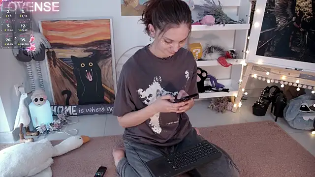 Snapshot of Careful_i_bite chatting on 01-31-25, 01:12 Careful i bite online show from 01-31-25, 01:12