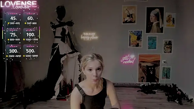 Snapshot of Careful_i_bite chatting on 10-16-25, 04:24 Careful i bite online show from 10-16-25, 04:24