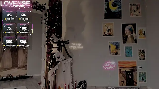 Snapshot of Careful_i_bite chatting on 10-19-25, 05:19 Careful i bite online show from 10-19-25, 05:19