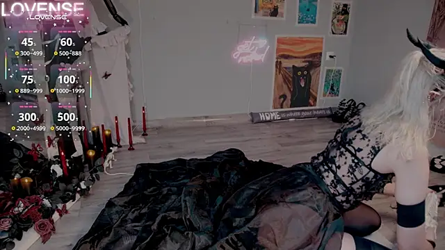 Snapshot of Careful_i_bite chatting on 10-25-25, 06:10 Careful i bite online show from 10-25-25, 06:10