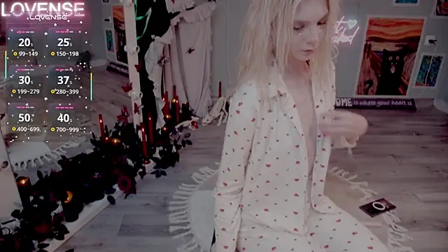 Snapshot of Careful_i_bite chatting on 11-08-25, 05:29 Careful i bite online show from 11-08-25, 05:29